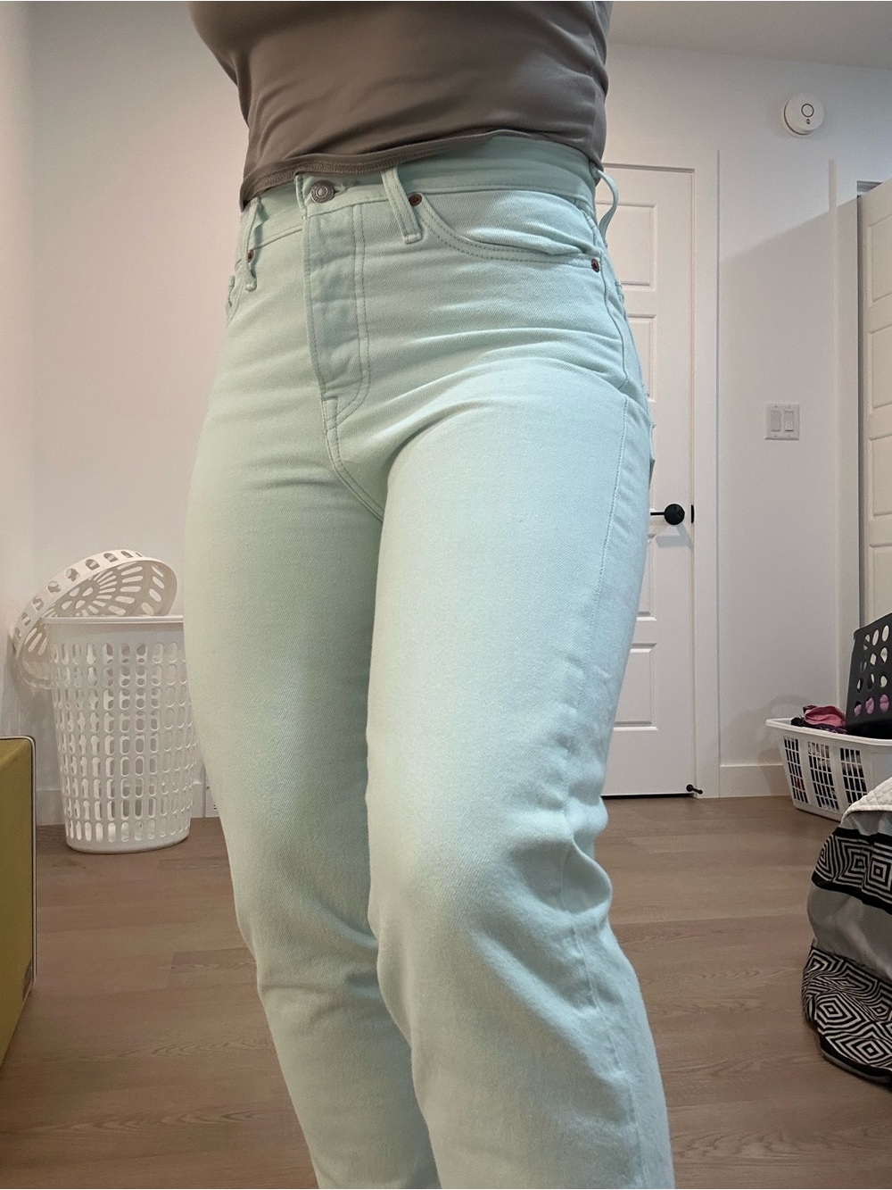Levi’s Wedgie Icon Fit Mint Green Rigid Denim Jeans W28 Raw Hem